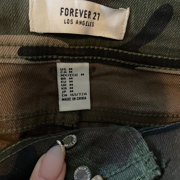 Camo pants forever 21 - Picture 2 of 3
